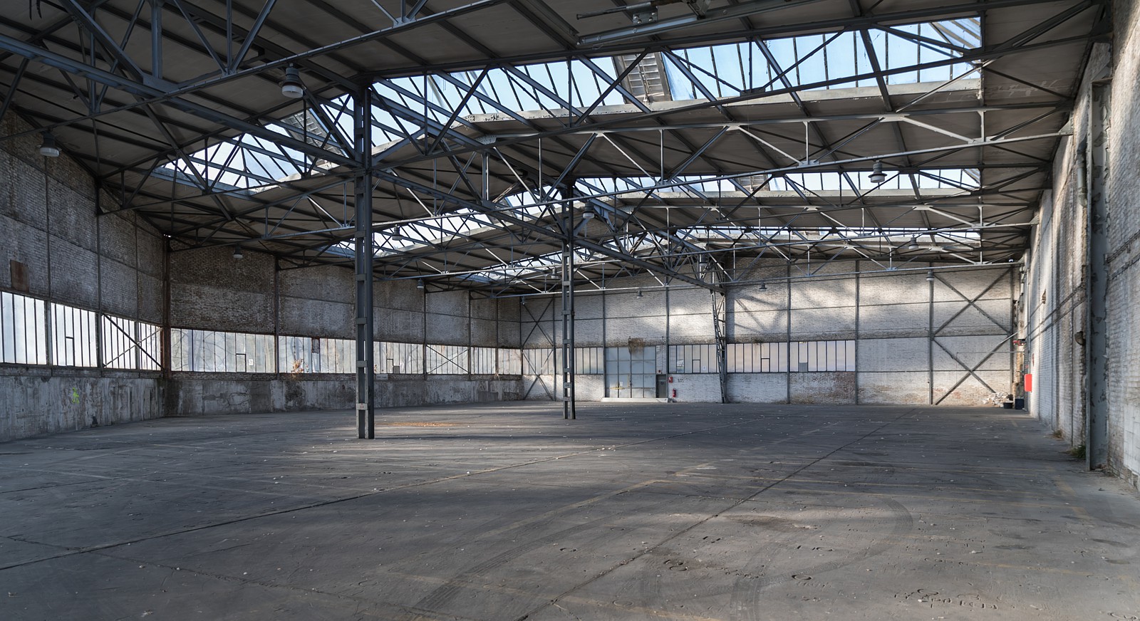 Produktions- und Lagerhallen